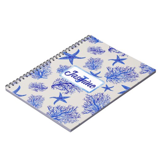 Blauwe zeester-koraal-aangepaste monogram-naam notitieboek (Linkerzijde)