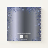 Blauwe zilverflorale glitterstof metaalnaam notitieboek (Achterkant)