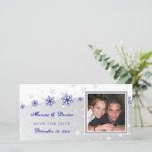 Blauwe, zilvergrijze bruiloft met sneeuwvlokken save the date (Staand voorkant)