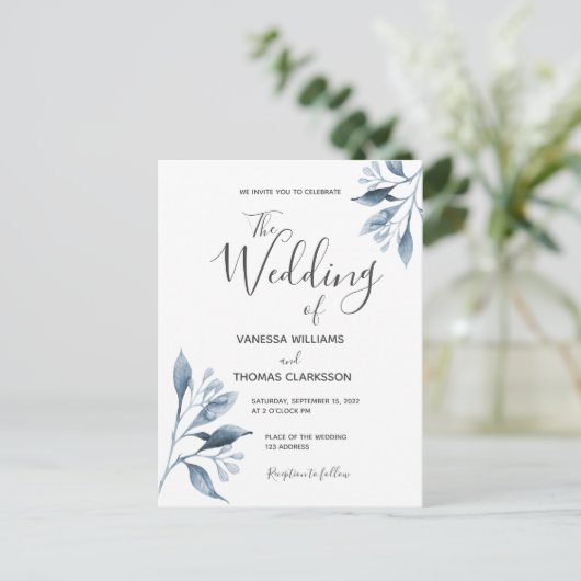 Blauwe zilverwitte botanische trouwuitnodiging briefkaart (Staand voorkant)