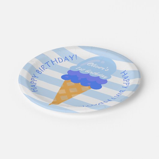 Blauwe zoete ijsje op de eerste verjaardag papieren bordje (Gekanteld)