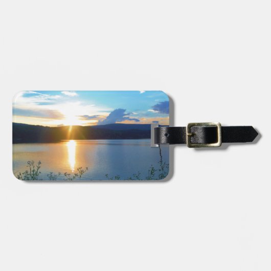 Blauwe zonsondergang op het meer bagagelabel (Voorkant horizontaal)