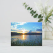 Blauwe zonsondergang op het meer briefkaart (Staand voorkant)