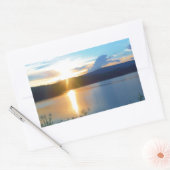Blauwe zonsondergang op het meer rechthoekige sticker (Envelop)