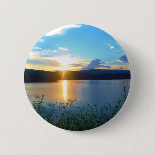 Blauwe zonsondergang op het meer ronde button 5,7 cm (Voorkant)