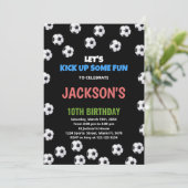 Blauwe zwarte groene Voetbal Birthday-uitnodiginge Kaart (Staand voorkant)