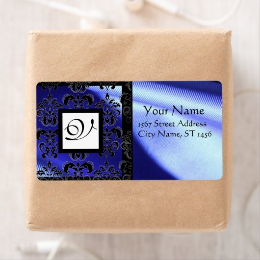 BLAUWE ZWARTE ZEELKAMASK, SQUARE MONOGRAM ETIKET (Insitu)