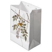 Blauwgeige geelzuchtige vogel op Wisteria Medium Cadeauzakje (Voorkant Gekanteld)