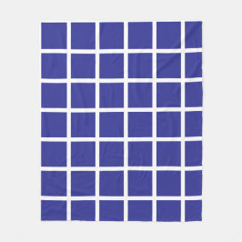 blauwgekleurd vierkant patroon met witte randen fleece deken