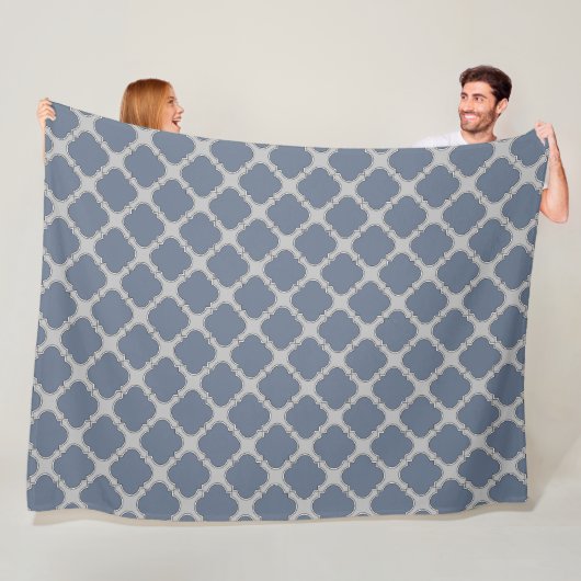 Blauwgrijze quatrefolie fleece deken (In situ)