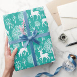 Blauwgroen Aqua Christmas Rendier inpakpapier<br><div class="desc">Kerst inpakpapier is voorzien van een rendier en bosbomen scandi ontwerp in het wit op een blauwgroen aqua achtergrond. Deze prachtige cadeauverpakking is perfect om de finishing touch toe te voegen aan uw kerstcadeaus. Blader door het Collectie voor kerstcadeauverpakking en -Labels voor meer objecten.</div>