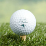 Blauwgroen & Aqua Rozen Elegante bruiloft paar nam Golfballen<br><div class="desc">Deze golfballen zijn een prachtig cadeau voor koppels of voor de ene partner om aan de andere te geven. Het ontwerp is voorzien van een cluster van handbeschilderde waterverf rozen in de kleuren blauwgroen, turquoise en aqua, samen met de namen van het paar en de trouwdatum geschreven in elegante schrift...</div>