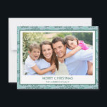 Blauwgroen Blauw Bladpatroon Eenvoudig Vrolijk Ker Feestdagenkaart<br><div class="desc">Blauwgroen Blauw en Mint Green Leaf Pattern Eenvoudige Vrolijke Kerstvakantie Fotokaart. Het afbeelding en de familienaam kunnen worden vervangen op deze eenvoudige en elegante Pastel Greenery Christmas Photo Card.</div>