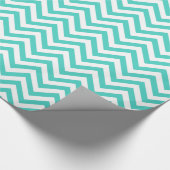 Blauwgroen blauw en wit Zigzag Stripes Chevron Pat Cadeaupapier (Hoek)
