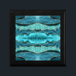 Blauwgroen Blauw Goud Marmer Turquoise Jouw naam G Cadeaudoosje<br><div class="desc">Geschenkdozen met Agaat Blauwgroen Blauw Goud Glitter Marmer Aqua Turquoise Geode geschenkdoos - Voeg Jouw naam / tekst toe - Maak uw speciale geschenkdoos! Formaat wijzigen en verplaatsen of verwijderen / toevoegen van tekst / elementen met aanpassingstool! Ontwerp door MIGNED! Zie mijn andere projecten/design en schilderijen. Je kunt mijn design...</div>