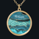 Blauwgroen Blauw Goud Marmeren Ketting met Douanen<br><div class="desc">Kettingen met Agaat Blauwgroen Blauw Goud Glitter Marmer Aqua Turquoise Geode Gift - Voeg Jouw naam / Tekst - Maak uw speciale Ketting Gift! Formaat wijzigen en verplaatsen of verwijderen / toevoegen van tekst / elementen met aanpassingstool! Kies lettertype / grootte / kleur! Ontwerp door MIGNED! Zie mijn andere projecten/design...</div>