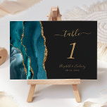 Blauwgroen blauw goudgrijs bruistabelnummer kaart<br><div class="desc">De linkerrand van deze elegante moderne trouwtafel-nummerkaart is voorzien van een blauwgroen blauwe waterverf agate rand die is getrimd met faux goudglitter. De aanpasbare tekst combineert goudkleurige handschrift-,  cursieve en copperplate-lettertypen op een niet-zwarte achtergrond.</div>