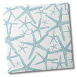 Blauwgroen blauw nautisch strandpatroon tegeltje<br><div class="desc">Een schattig en trendy lichtblauw blauwgroen kuststrandpatroon met zeesterren. Of je deze tegel wilt gebruiken als een klein onderzetter of trivet voor een drink of bord... of je wilt gaan groot met een keuken backsplash, of badkamer tegel, is aan jou! Doe een volledige wand, rand, of gewoon een accent tegel....</div>