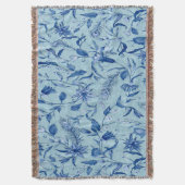 Blauwgroen Blauwe bloemen op een beeldhouwtextuur  Deken (Voorkant Verticaal)