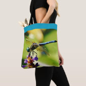 Blauwgroen blauwe dragonfly paarse bloemen vijver  tote bag (Dichtbij)