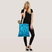 Blauwgroen Blauwe Oceaan Golven Abstract Monogram Tote Bag (Op model)
