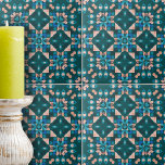 Blauwgroen Blue Coral ingewikkelde symmetrische ge Tegeltje<br><div class="desc">Deze keramische tegel is een boeiend kunstwerk, met een ingewikkeld geometrisch patroon dat onmiddellijk het oog trekt. Het ontwerp is symmetrisch en heeft een harmonieuze mix van blauwgroen, donkerblauwe en koraaltinten, waardoor een elegant caleidoscoopeffect ontstaat. Het patroon is samengesteld uit zorgvuldig vervaardigde bloemblaadjes-achtige vormen en vierkanten die samenkomen om grotere,...</div>