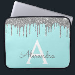 Blauwgroen Blue Silver Glitter Sparkle Monogram Laptop Sleeve<br><div class="desc">Blauwgroen blauw - Aqua en Silver Faux Dripping Modern en Elegant Girly Glitter en Sparkle Elegant Monogram Hoesje. Dit hoesje kan worden aangepast om uw initiaal en voornaam op te nemen.</div>