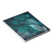 Blauwgroen bokeh bladeren notitieblok (Schuin)