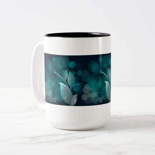 Blauwgroen bokeh bladeren tweekleurige koffiemok (Voorkant links)