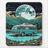 Blauwgroen  camper in de bergen Retro Muismat (Voorkant)