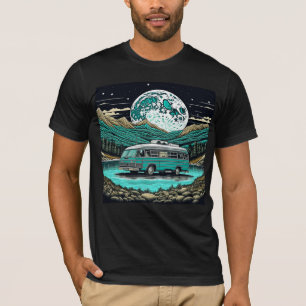 Blauwgroen camper in de bergen Retro T-shirt