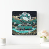 Blauwgroen camper in de bergen Retro Vierkante Klok (Huis)