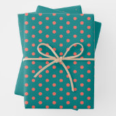 Blauwgroen Coral Polka Dot Gift Wrapping Paper (In situ)