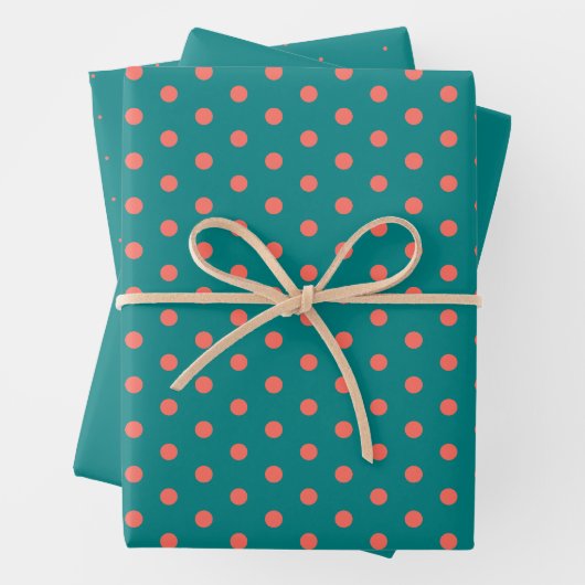 Blauwgroen Coral Polka Dot Gift Wrapping Paper (In situ)
