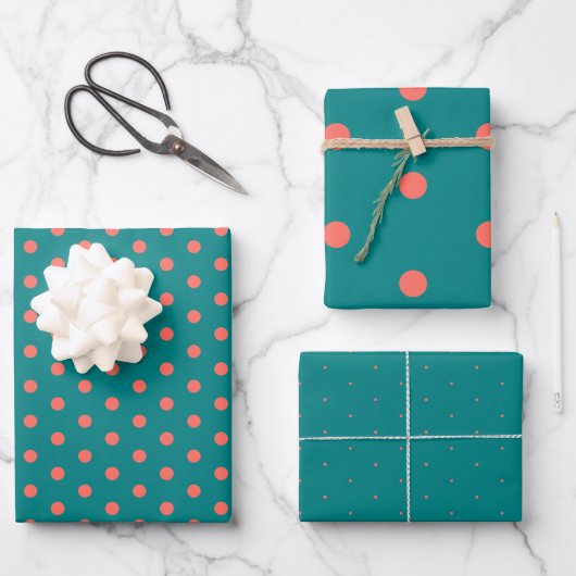 Blauwgroen Coral Polka Dot Gift Wrapping Paper (Voorkant)