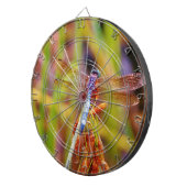 Blauwgroen dragonvlieg op rand dartbord (Voorkant Rechts)