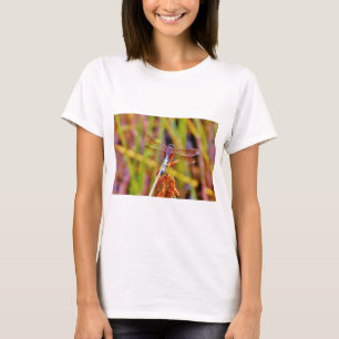 Blauwgroen dragonvlieg op rand t-shirt