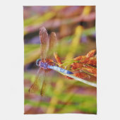 Blauwgroen dragonvlieg op rand theedoek (Verticaal)