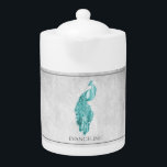 Blauwgroen Elegant Peacock Teapot Theepot<br><div class="desc">Geniet van je thee met een Blauwgroen Elegant Peacock Personalized Teapot. Het ontwerp van de theepot is voorzien van een levendige pauw die is voorzien van een delicaat blad tegen een licht grijze achtergrond. Extra cadeauobjecten die bij dit ontwerp beschikbaar zijn en een verscheidenheid aan kleuren.</div>