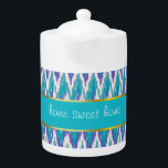 Blauwgroen en Amethyst iKat ZigZag patroon Theepot<br><div class="desc">Paarse en Blauwgroen Tribale iKat ZigZag We vieren de nieuwe kleurtrends van 2013 in dit leuke paarse en blauwgroen tribale zigzag patroon - met kleuren uit de nieuwe COLOR PALETTE 2013 - We hebben alle afbeeldingen die in dit ontwerp worden gebruikt aanpasbaar gemaakt - Je kunt met hen spelen tot...</div>