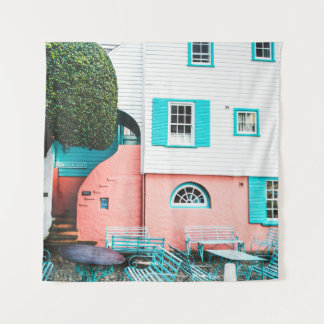 BLAUWGROEN EN GRIJS TABEL EN BENCH BESIDE WITTE EN WANDKLEED