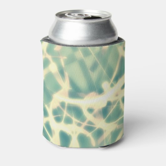 Blauwgroen en lichtgevoelige webben op een koelbox blikjeskoeler (Blikje Achterkant)