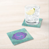 Blauwgroen en Paarse Zeemeermin Schalen Monogram V Kartonnen Onderzetters (Insitu)