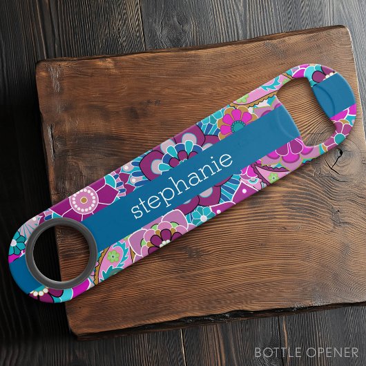 Blauwgroen en Roze Floral Patroon met de Naam van  Speed Flessenopener