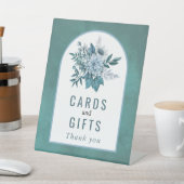 Blauwgroen en waterblauwe bloemen en naaldhout reclamebord met voetstuk (Insitu)