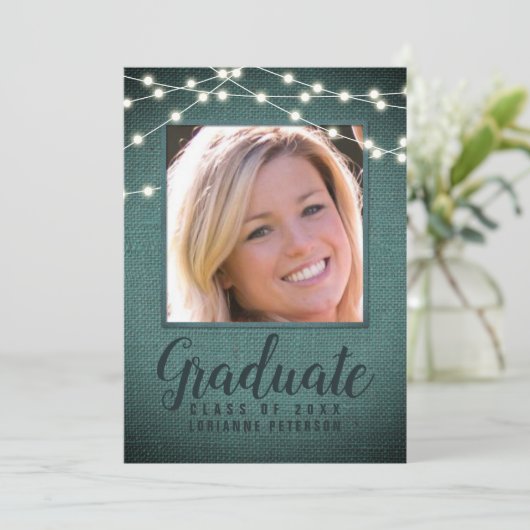 Blauwgroen foto Rustige Afstuderen String Lights Aankondiging (Staand voorkant)