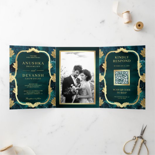 Blauwgroen Galaxy Gold Lotus QR Code Indiandig huw Drieluik Uitnodiging (Binnen)