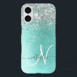 Blauwgroen geborsteld metaal Silver Glitter Monogr iPhone 16 Hoesje<br><div class="desc">Pas dit trendy chassis voor telefoongesprekken eenvoudig aan met  zilveren mousserend glitter op een blauwgroen geborstelde metalen achtergrond.</div>