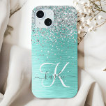 Blauwgroen geborsteld metaal Silver Glitter Monogr iPhone 15 Case<br><div class="desc">Pas dit trendy chassis voor telefoongesprekken eenvoudig aan met  zilveren mousserend glitter op een blauwgroen geborstelde metalen achtergrond.</div>