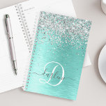 Blauwgroen geborsteld metaal Silver Glitter Monogr Planner<br><div class="desc">Maak dit trendy ontwerp van de draaiende kerkontwerper eenvoudig aan te passen met  zilveren mousserend glitter op een blauwgroen geborstelde metalen achtergrond.</div>